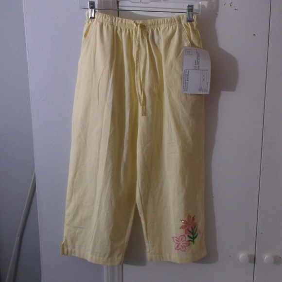 Jane Ashley Pants - NWT Jane Ashley Yellow  Cotton Capri Pants S